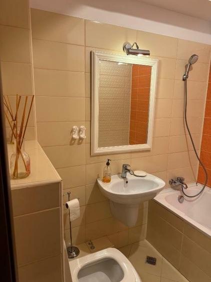 Apartament cu 3 camere decomandat, mobilat în Casin