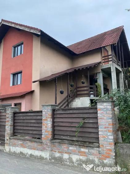 Apartament cu 3 camere semidecomandat în Exterior Vest