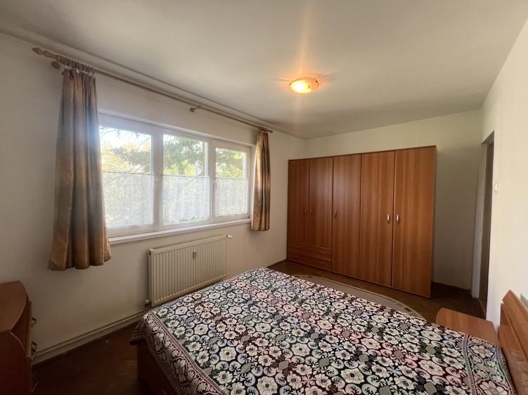 Apartament cu 3 camere semidecomandat, mobilat în Cetății