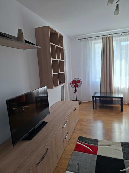 Apartament cu 3 camere decomandat în Berceni