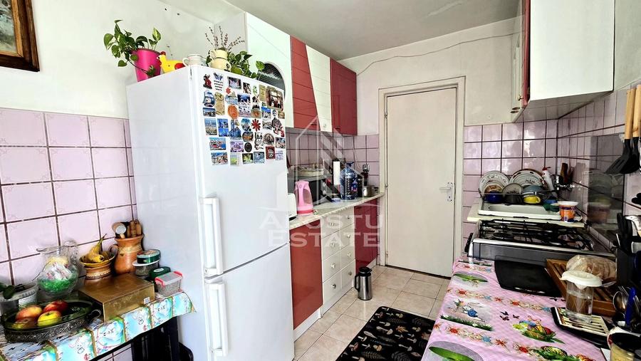 Apartament cu 3 camere decomandat, mobilat în Bucovina
