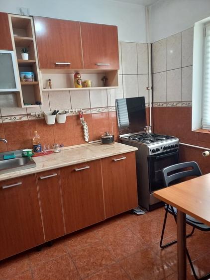 Apartament cu 3 camere decomandat în Valea Oltului