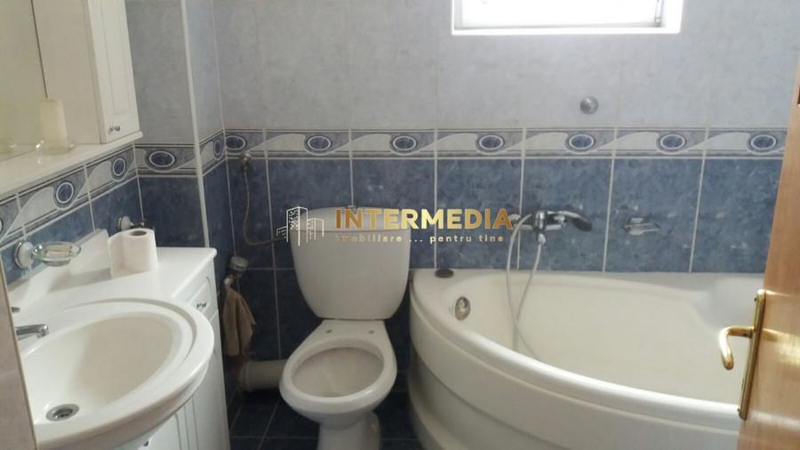 Apartament cu 4 camere decomandat, mobilat în Cetate