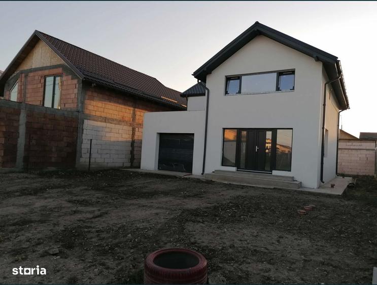 Casă cu 4 camere cu Teren 300 Mp în Cazasu