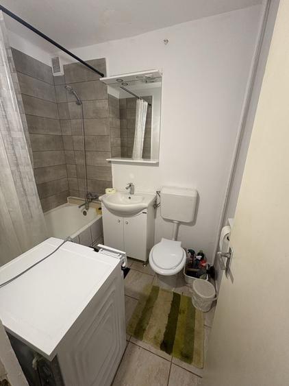 Apartament semidecomandat în Girocului