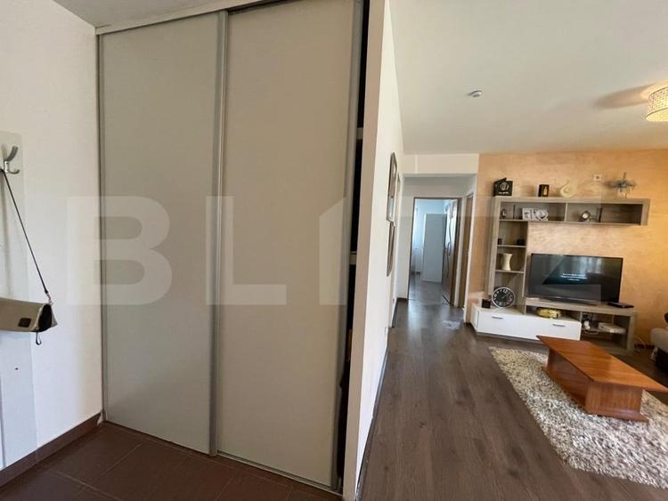 Apartament cu 3 camere semidecomandat, mobilat în Florești