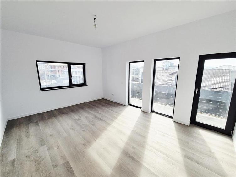 Casă cu 4 camere cu Teren 250 Mp în Bucium