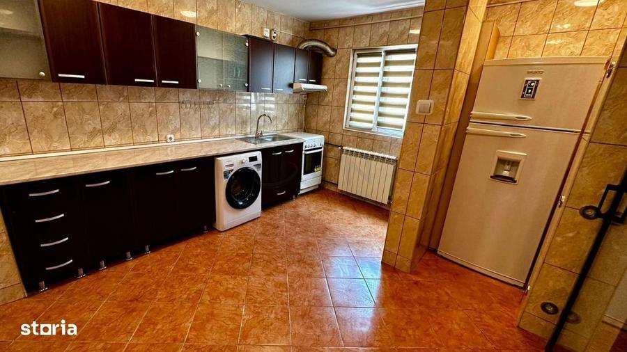 Apartament cu 3 camere decomandat în Tineretului
