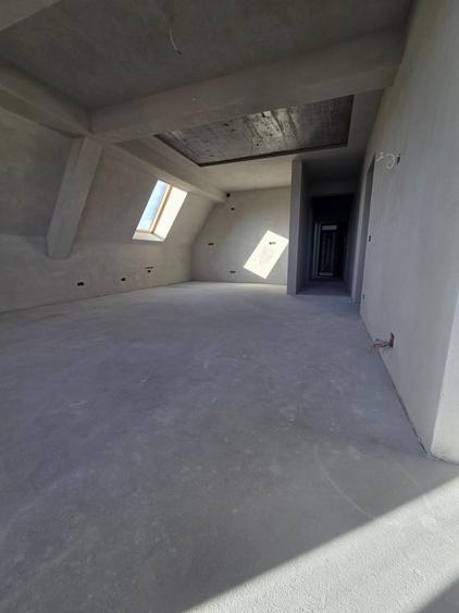 Apartament cu 3 camere decomandat în Exterior Vest