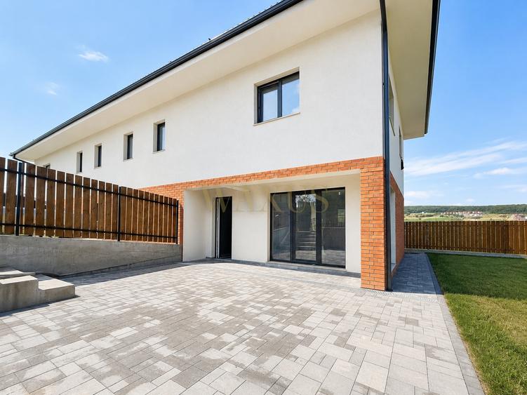 Duplex cu 4 camere cu Canalizare în Chinteni