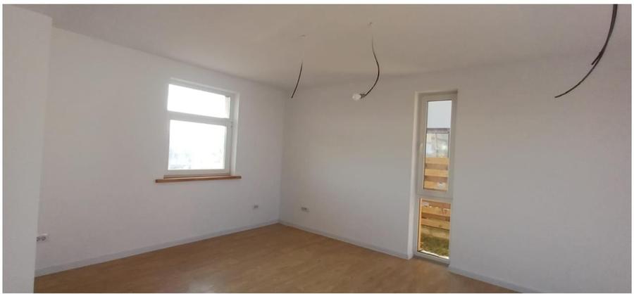 Duplex cu 4 camere cu Canalizare în Stupini