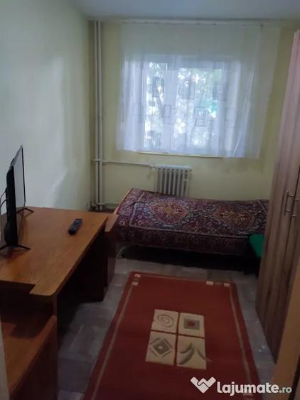 Apartament cu 3 camere semidecomandat, mobilat în Tomis Nord