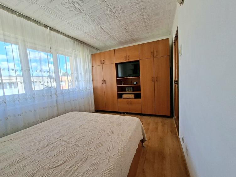 Proprietar, vand apartament 2 camere semidecomandat, Craiovita, 50 mp, etaj 4, centrala proprie, confort 1 - 8