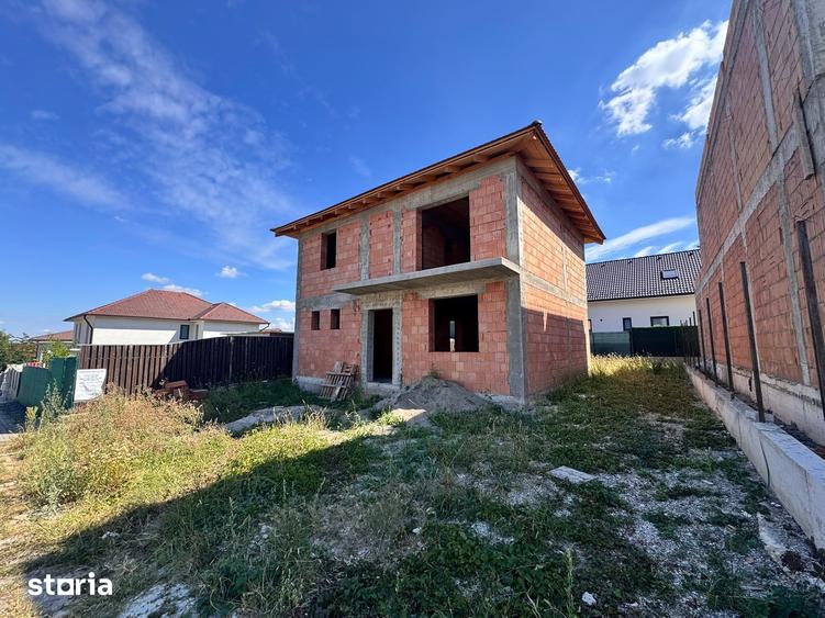 Casă cu 4 camere decomandat cu Canalizare în Șura Mică