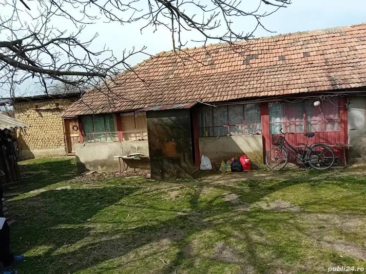 Casă cu 5 camere în Lipovu