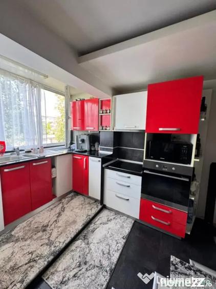 Apartament cu 4 camere decomandat în Central