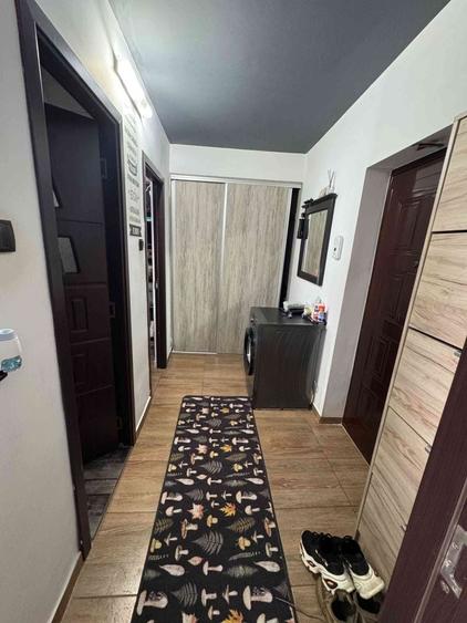 Garsonieră decomandată în