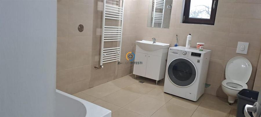 Casă individuală cu 6 camere cu Teren 1000 Mp în Est