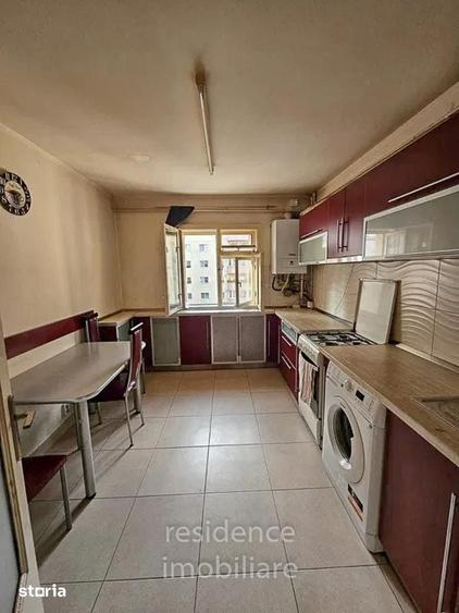 Apartament cu 3 camere decomandat în Între Lacuri