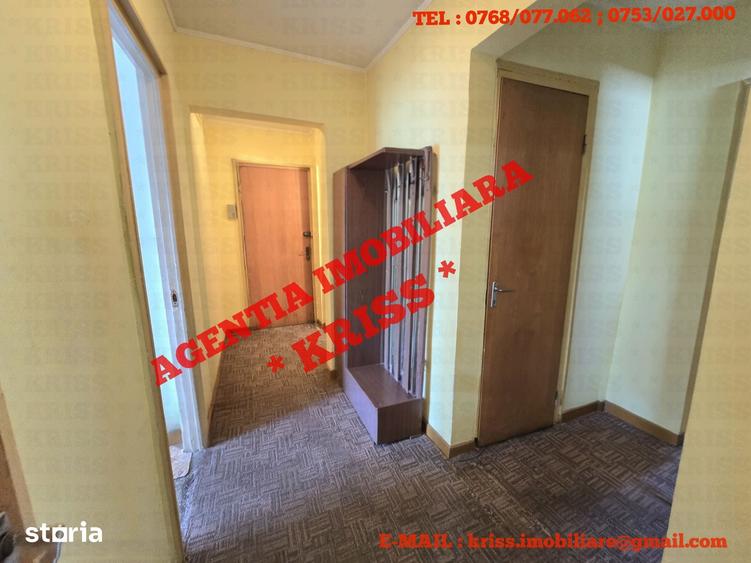 Apartament cu 3 camere decomandat în Găvana