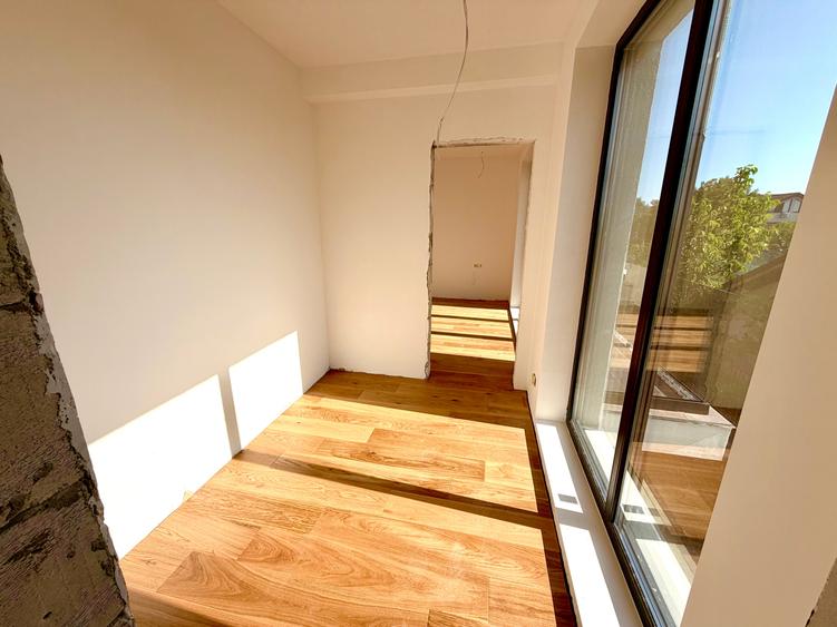 Duplex cu 5 camere cu Canalizare în Sud