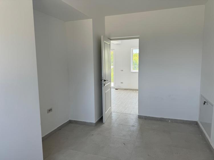 Duplex cu 4 camere cu Canalizare în Vișani