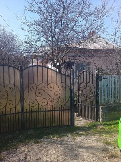 Casă cu Teren 700 Mp în Central