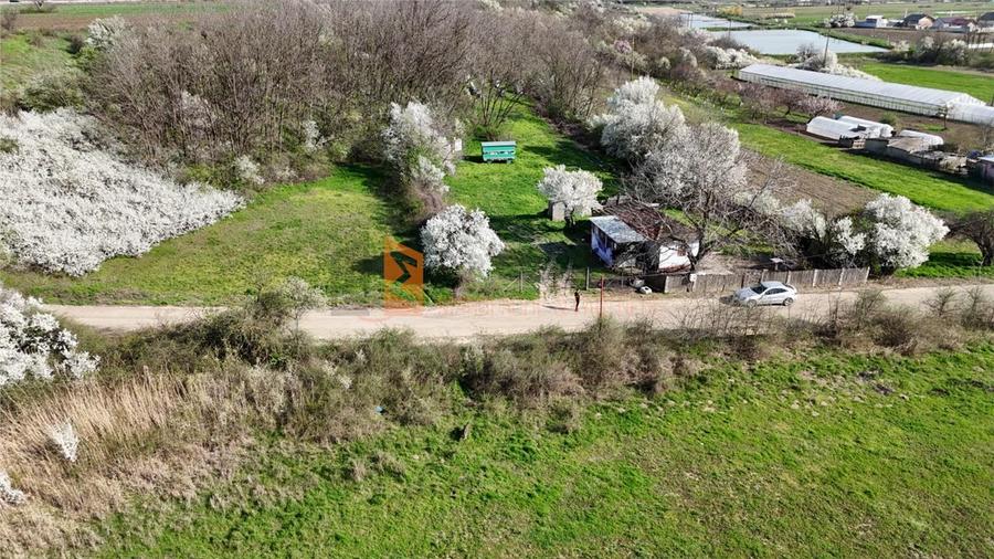 Teren intravilan de 3740 mp, în Scurtești