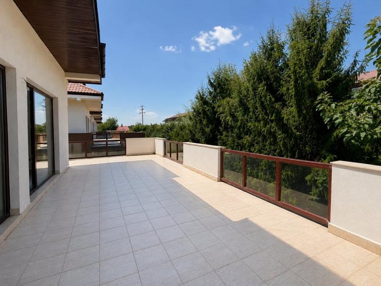 Casă individuală cu 5 camere cu Canalizare în Crevedia