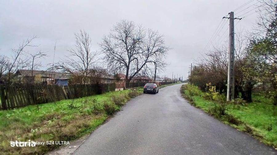 Teren de 4600 mp, în Botoroaga