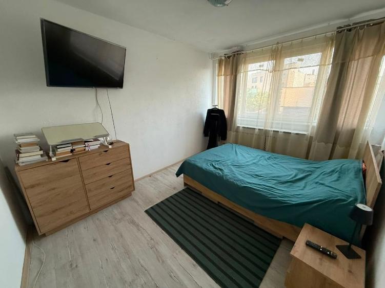 Apartament cu 3 camere decomandat, mobilat în Universitate