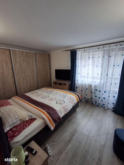 Casă cu 5 camere cu Teren 750 Mp în Dâmbul Morii