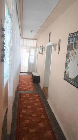 Casă cu 3 camere cu Teren 1870 Mp în Central