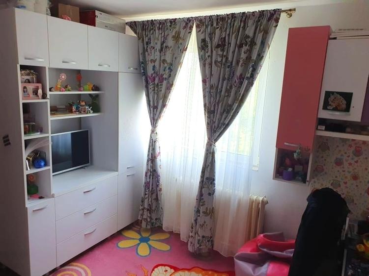 Apartament cu 3 camere decomandat în Mircea cel Bătrân