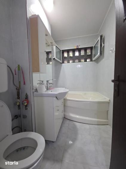 Apartament cu 3 camere semidecomandat în Dobroești