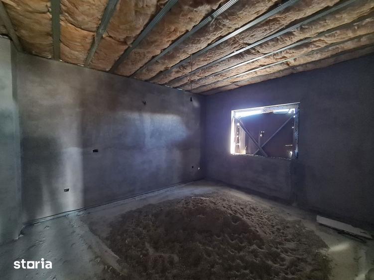 Casă cu 7 camere cu Teren 757 Mp în Central