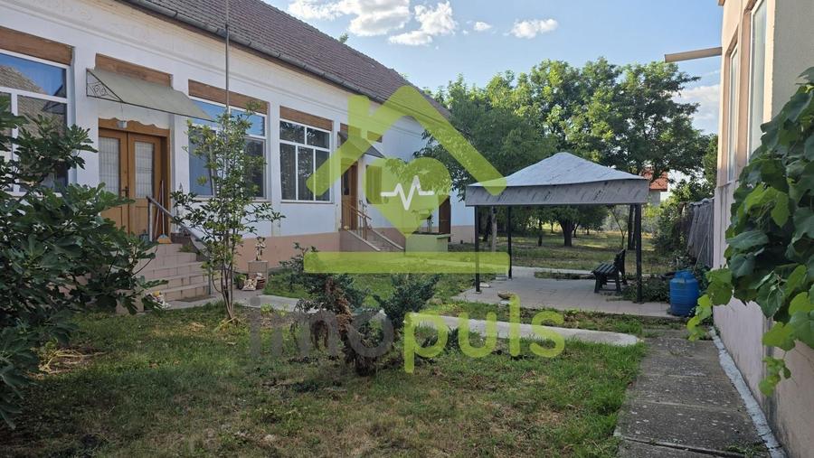 Casă individuală cu 3 camere cu Canalizare în Satchinez
