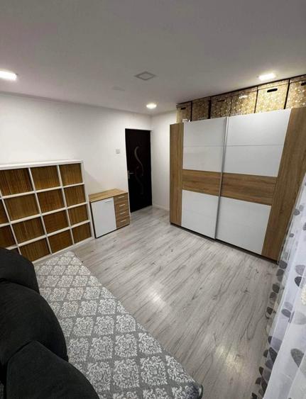 Apartament cu 3 camere decomandat în Exterior Vest