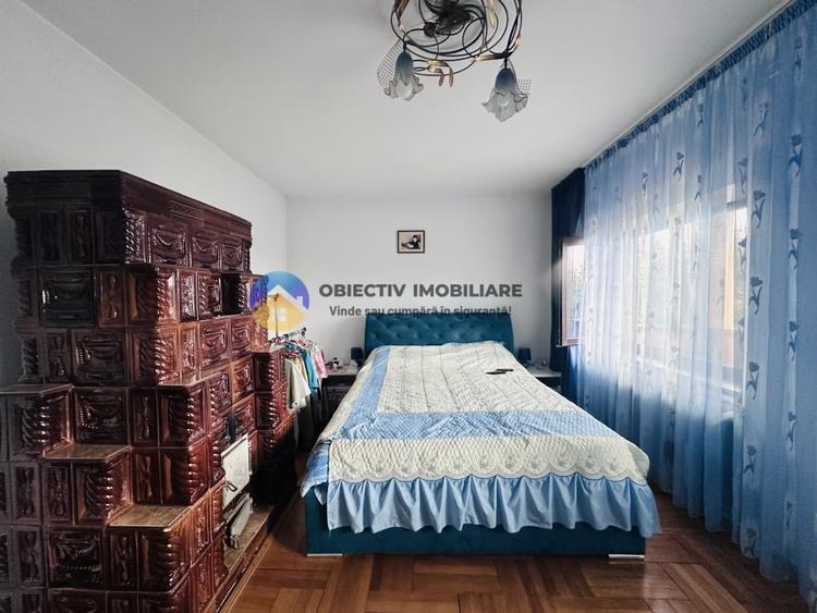 Casă cu 6 camere cu Teren 1584 Mp în Nord-Est