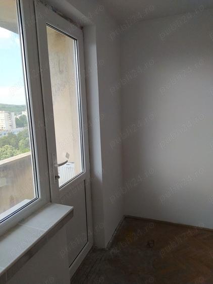 Apartament cu 3 camere decomandat în Onești