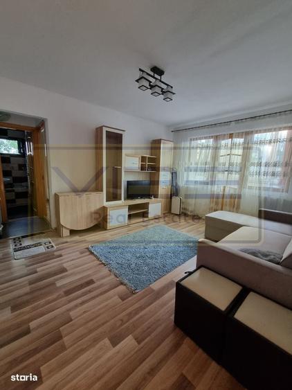 Apartament cu 3 camere semidecomandat în Alexandru cel Bun