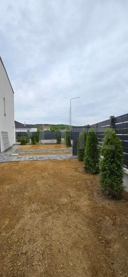 Casă individuală cu 5 camere cu Canalizare în Cârcea