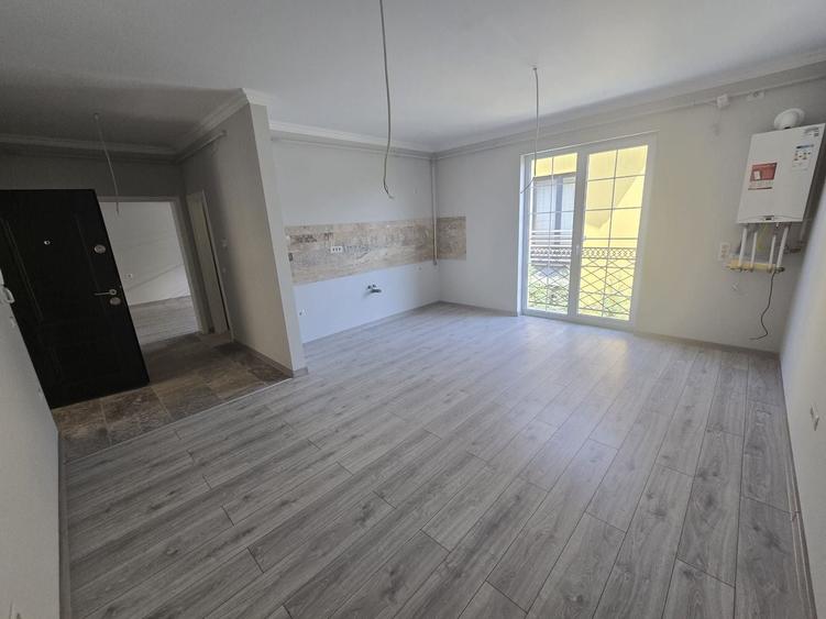 Apartament cu 2 camere decomandat în Girocului