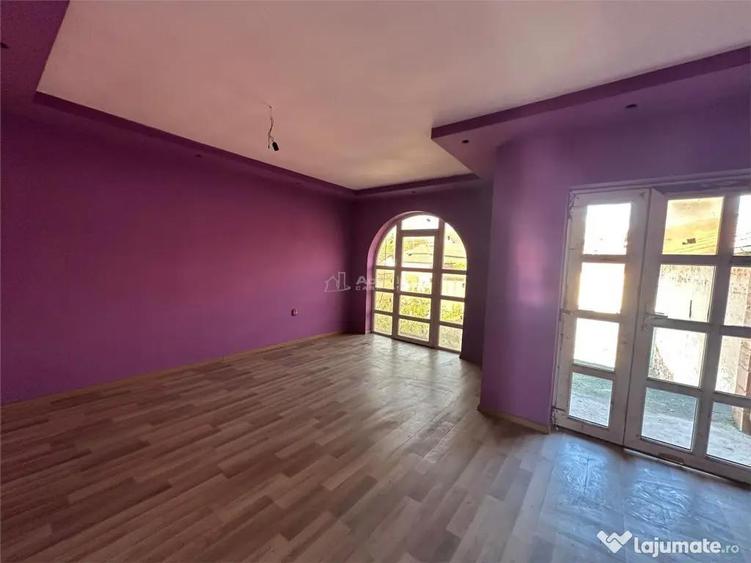 Casa P E , constructie noua, garaj subteran, strada Avram Ia - 11