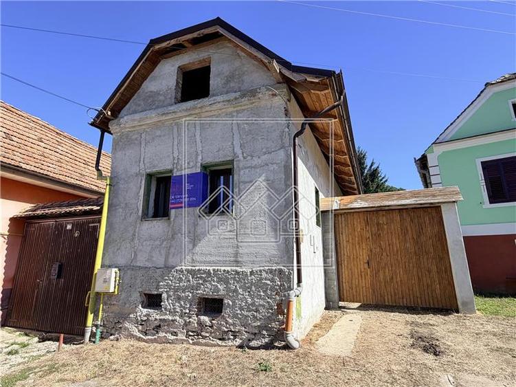 Casă individuală cu 7 camere cu Canalizare în Nou Săsesc