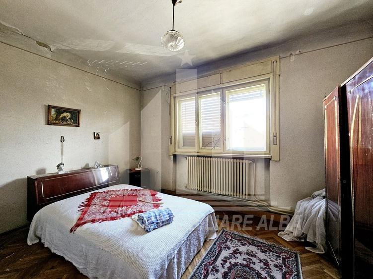 Casă individuală cu 6 camere cu Canalizare în Cetate