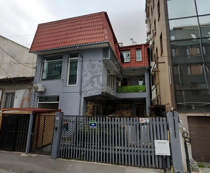Casă individuală cu 7 camere cu Canalizare în Dorobanți
