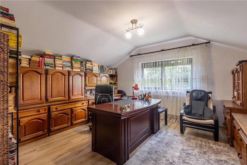 Casă cu 5 camere cu Teren 300 Mp în Central