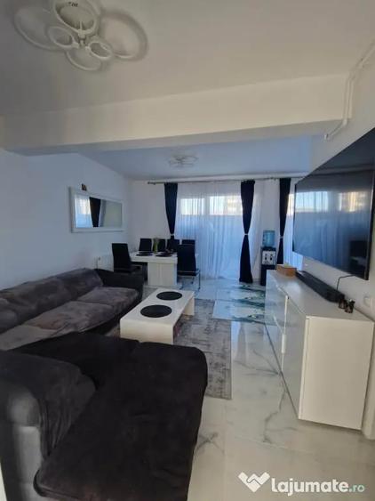Apartament cu 4 camere semidecomandat în Florești