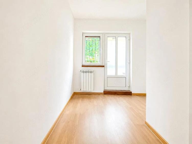 Apartament cu 3 camere semidecomandat în Mărăței